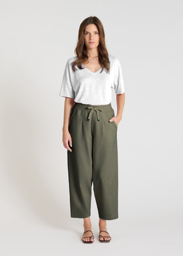 Pantalon molleton femme kaki Palamede - Jogging carotte taille élastique, plis devant, coupe structurée confortable
