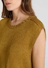 Détail pull Patchouli doré maille lin brillante col rond bord-côte finitions nettes
