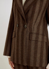 Veste Pearl marron tweed rayé – coupe droite longue, pantalon tailleur femme, tenue élégante
