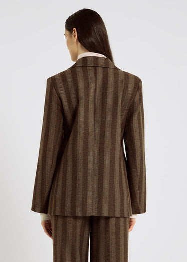 Veste tweed marron femme – Pearl, fente dos et poches à rabat, silhouette tailleur affirmée
