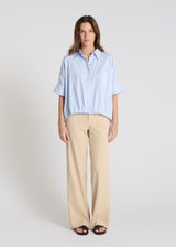 Chemise bleu ciel femme Pensée manche courte twill coton motif cravate poche poitrine

