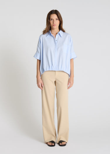 Chemise bleu ciel femme Pensée manche courte twill coton motif cravate poche poitrine
