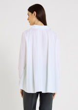 Chemise blanche coton femme – Rebecca, silhouette ample et structurée, chemisier femme chic
