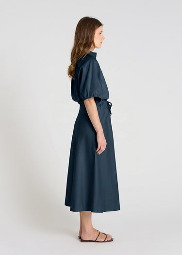 Jupe longue bleu marine Rosie – vue de dos, ceinture élastiquée avec lien de serrage
