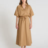 Jupe longue femme évasée en satin de coton caramel, coupe fluide et poches – Rosie
