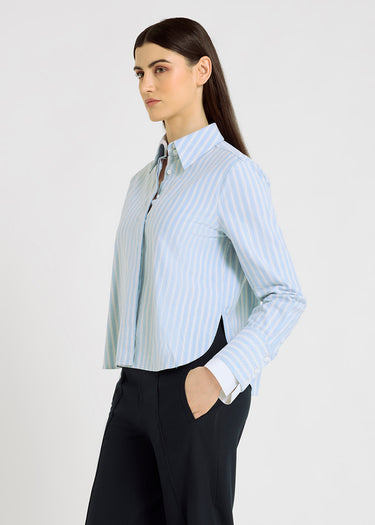 Chemise à rayures femme bleu ciel, coupe droite, base arrondie, découpe dos – Sophie
