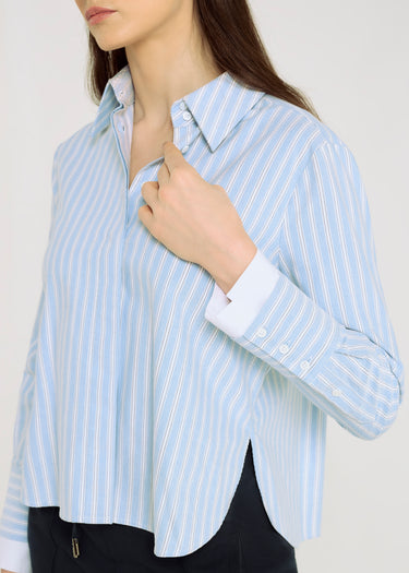 Belle chemise femme bleu ciel rayures, double poignet nacre, tenue chic – Sophie
