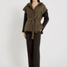 Doudoune kimono femme vert kaki, volume ample, capuche ajustable, ceinture surpiquée – Susan
