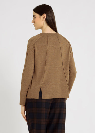 Pull merinos femme beige caramel intemporel, silhouette droite, fils italiens – Tupac
