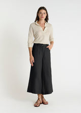 Jupe-culotte noire en lin femme Zafar avec top blanc, vue de face, coupe élégante et moderne
