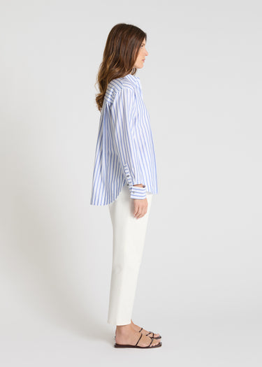 Chemise Zinnia bleu ciel portée chemise rayée femme twill coton coupe droite fluide
